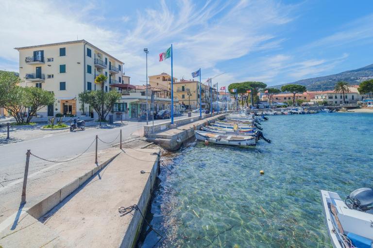 La Fontana 33 sul Lungomare di Campo - B&B Marina di Campo