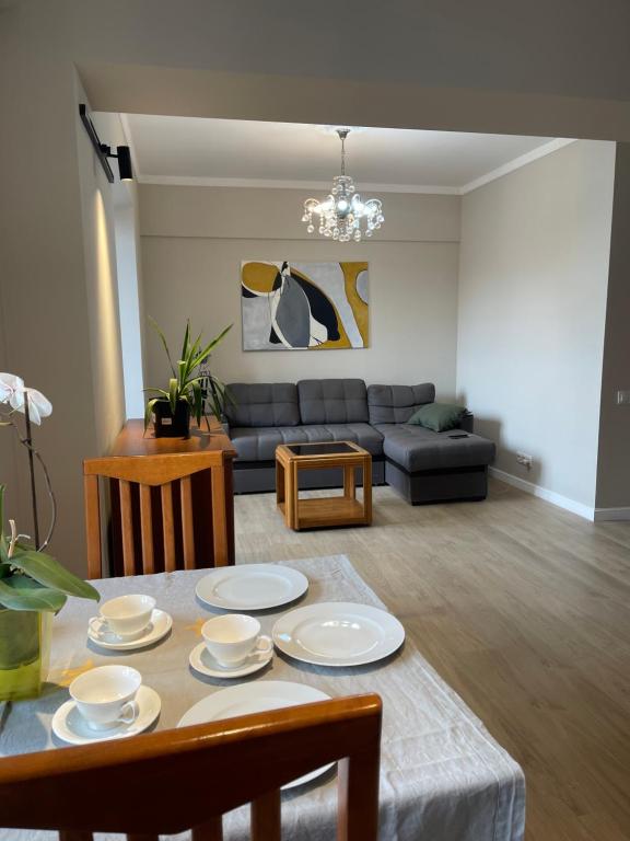 Cozy Spacious Apartment in City Center 60m2 - B&B Almaty