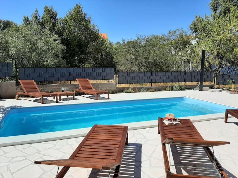 Apartment Isla with heated pool,center, near the beach - Ferienwohnung Preko