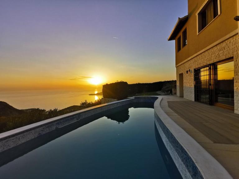 Lux Villa Provence - Bed and Breakfast Budva