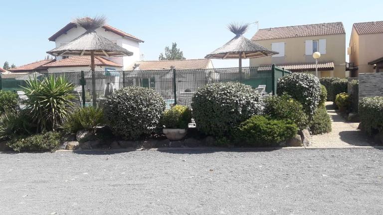 Appartement T2, terrasse, piscine, clim, proche plage - Bed and Breakfast Marseillan
