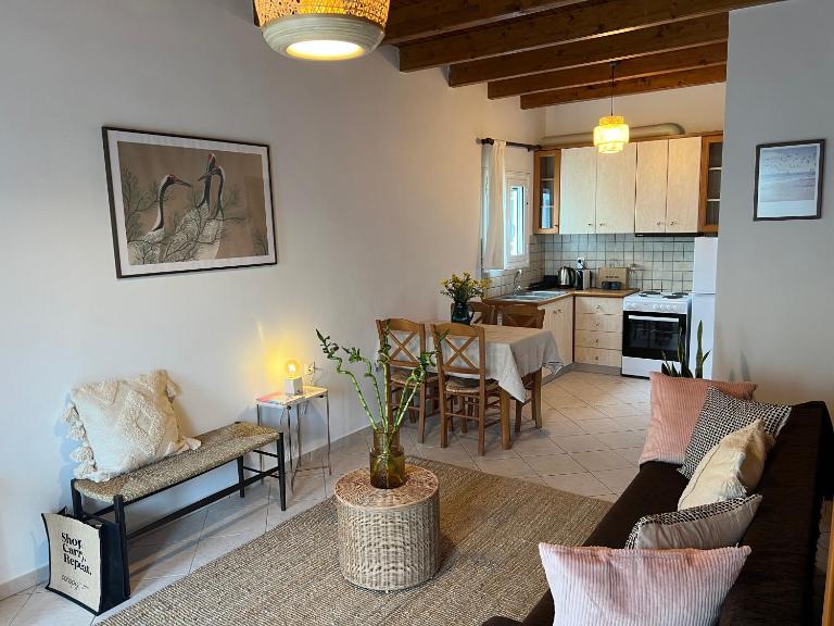 Perdika's Nest, family friendly house by the sea - Ferienwohnung Pérdhika