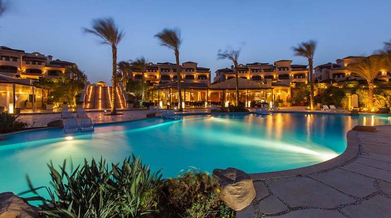 Waterfront Chalet at Luxurious Compound “ family only “ - B&B Al ‘Ayn as Sukhnah