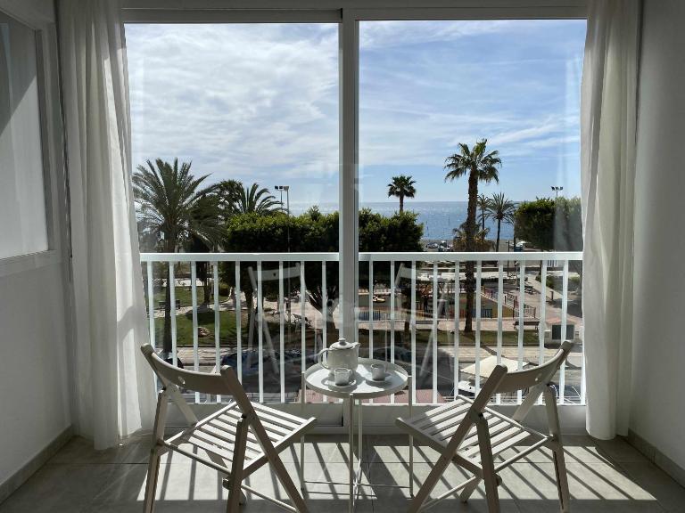 APARTAMENTO 2 HABITACIONES FRONTAL AL MAR 3 - B&B Torre del Mar