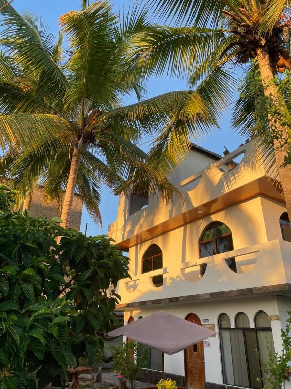 Hostal Muro De Las Lagrimas with high speed internet Starlink - B&B Puerto Villamil