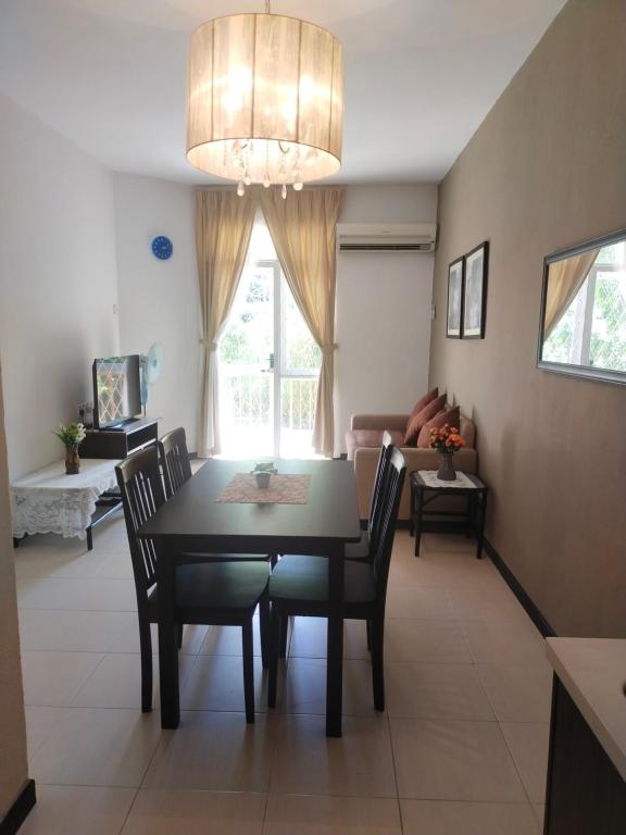 Have a pleasant stay with Bayu Emas Homestay - Bed and Breakfast Batu Feringgi