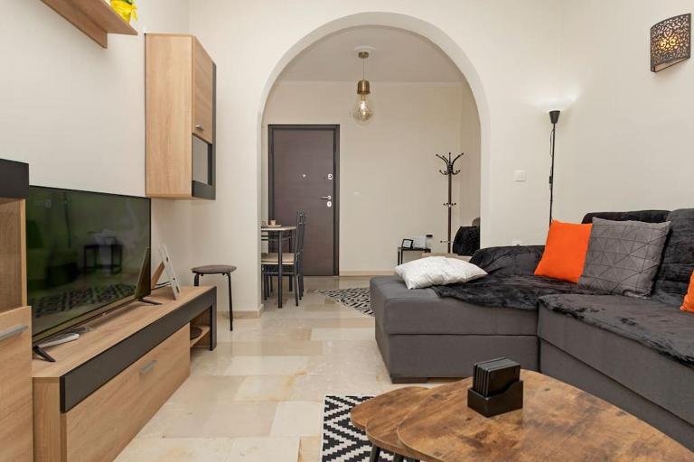 M&R HOME - B&B Mantoúki