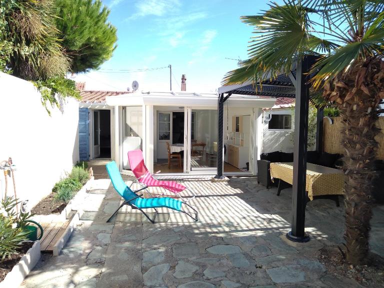Maison Boisvinet Saint-Gilles-Croix-de-Vie, 4-5 p, belle cour intérieure, 200m plage - B&B Saint-Gilles-Croix-de-Vie