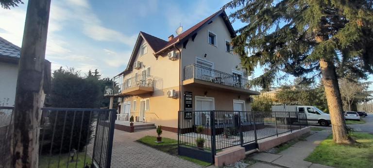 Gábor Áron Apartment - Ferienwohnung Hajduszoboszlo