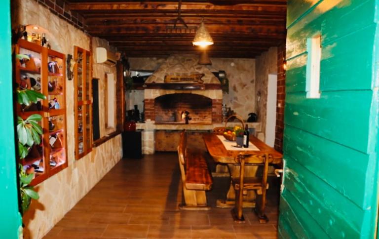 Iva apartman sa bazenom - B&B Zemunik Donji