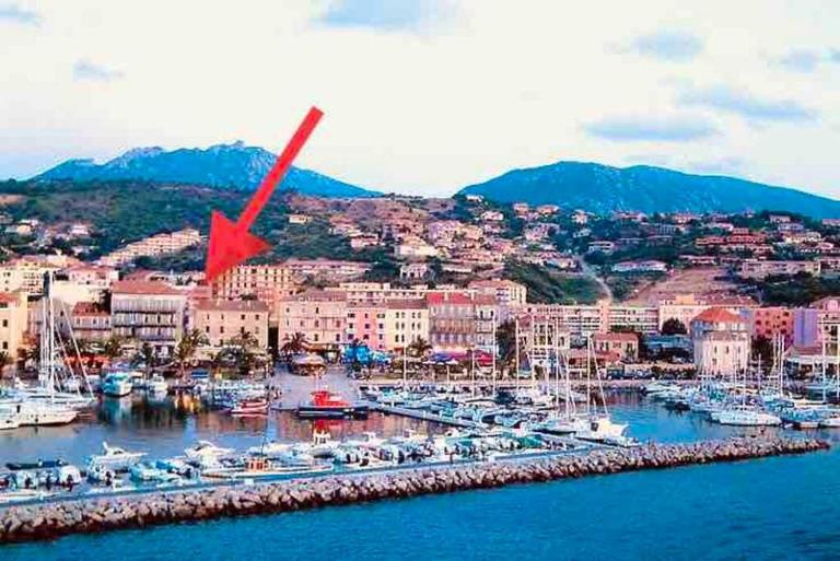 T2 récent climatisé à 100m du port - Bed and Breakfast Propriano
