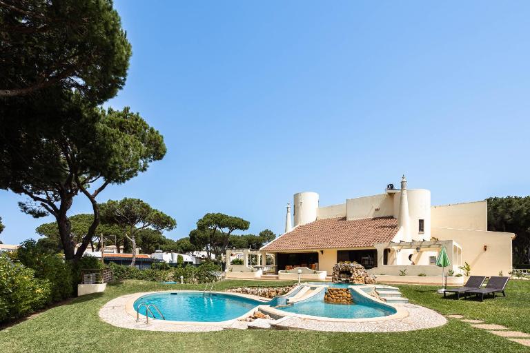 Home Out Vila do Lince - 8 Ensuite, Heated Pool & Gym - Marina Vilamoura - B&B Vilamoura