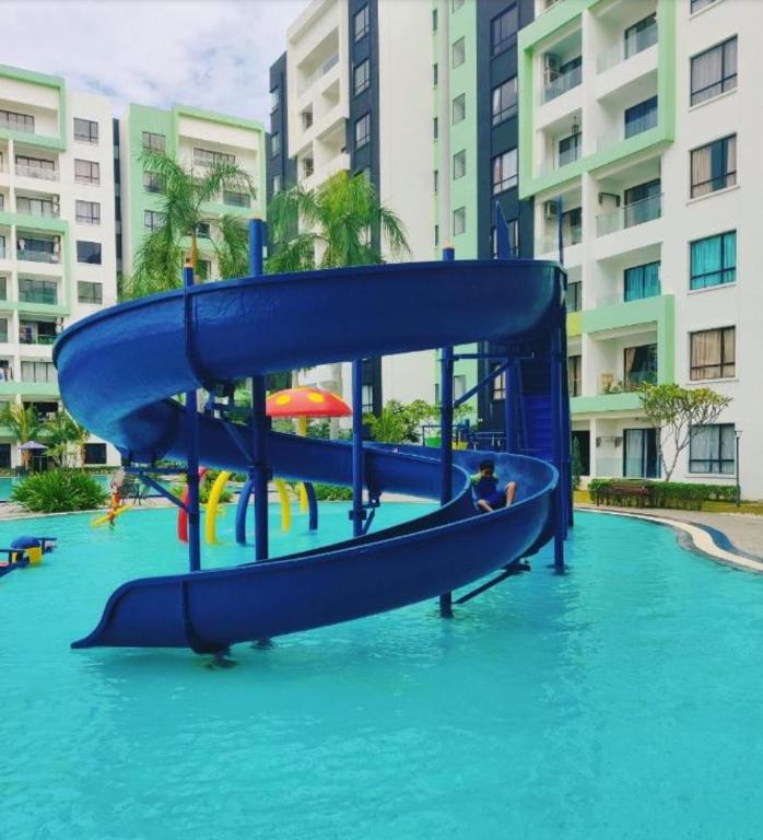 Cozy Homestay Manhattan Ipoh 4 Bedroom Free water park 12pax 怡保民宿 - B&B Ipoh