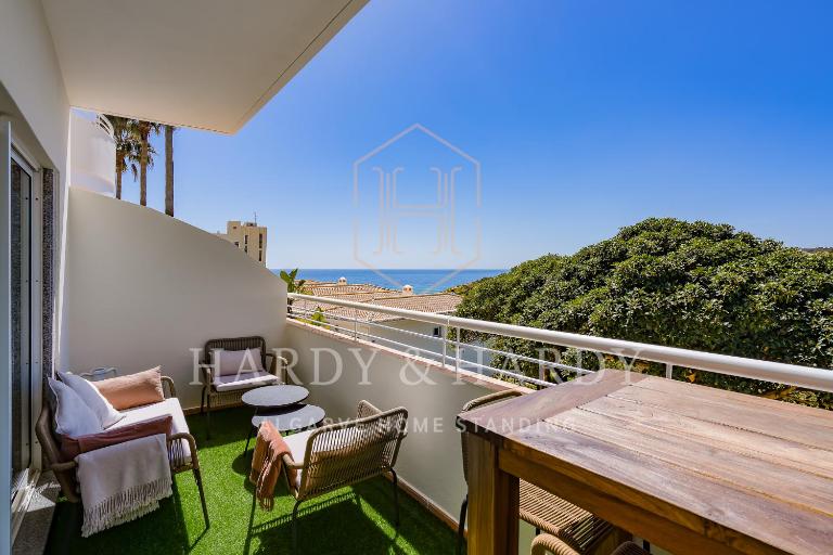 H&H - RARE Modern & Elegant Apartment with wonderful sea views, a few meters from Porto de Mos Beach - B&B Lagos