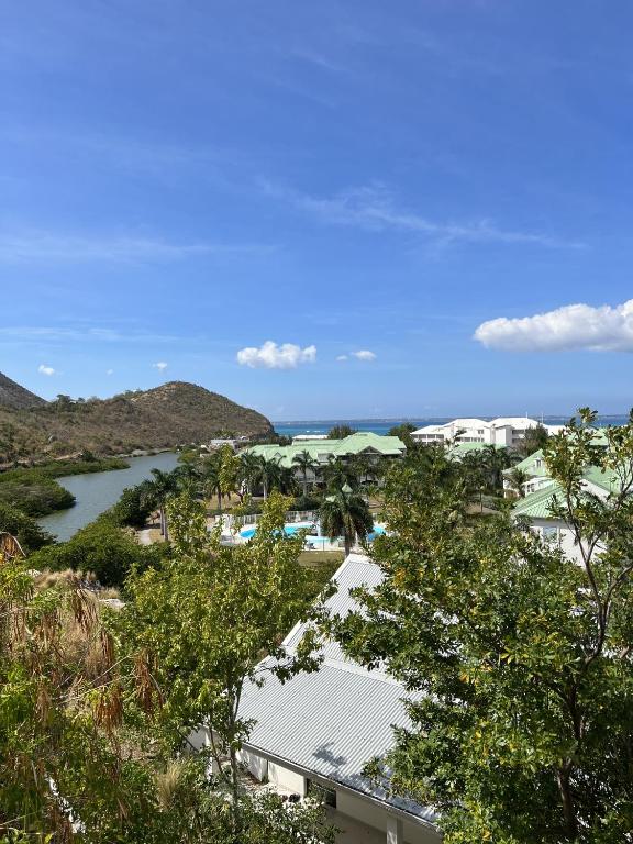 Cottage Cosy Duplex Anse Marcel, Vue mer et marina - Chambres d'hôtes Anse Marcel