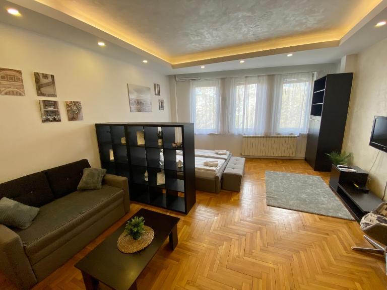 Apartment ARENA 28 - Bed and Breakfast Belgrado