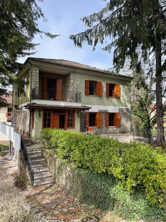 Villa prestigiosa ampie metrature - B&B Altipiani di Arcinazzo