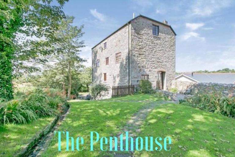 The Penthouse, top floor of a Grade II Listed Mill - Ferienwohnung Praze an Beeble