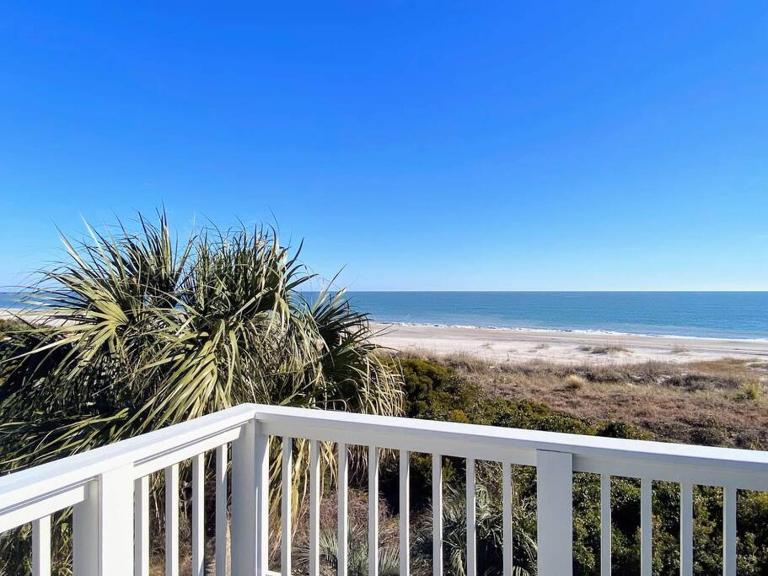 Beach Club Villa 29 - Oceanfront Walkout! End Unit! - B&B Isle of Palms