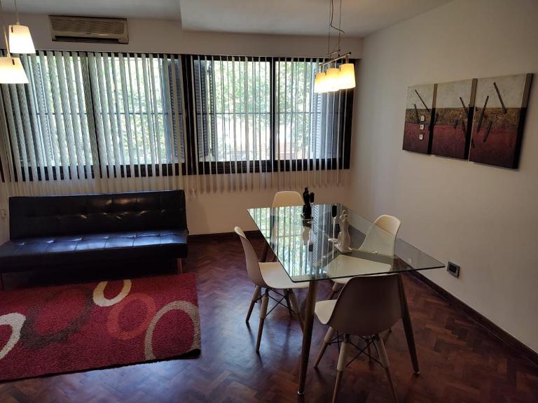 Bombal 1 a pasitos de Arístides - B&B Mendoza