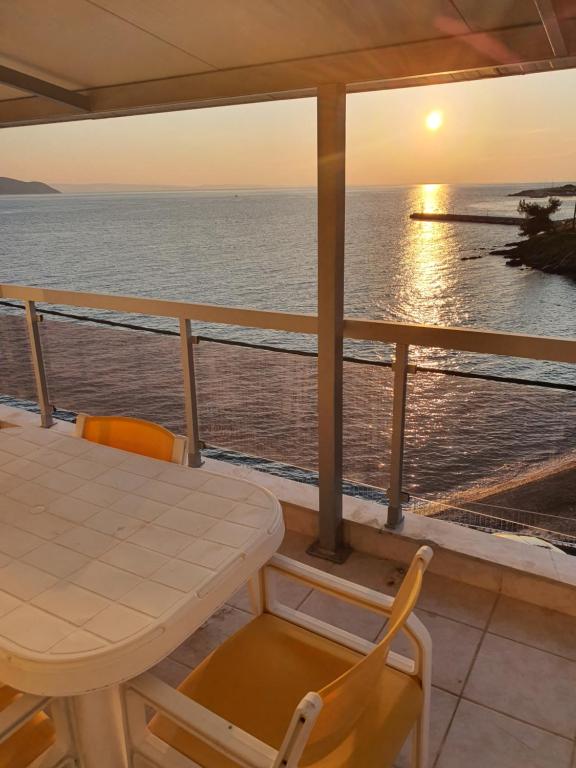 Sunset_apartments only 15 meters from the sea - B&B Néos Marmarás