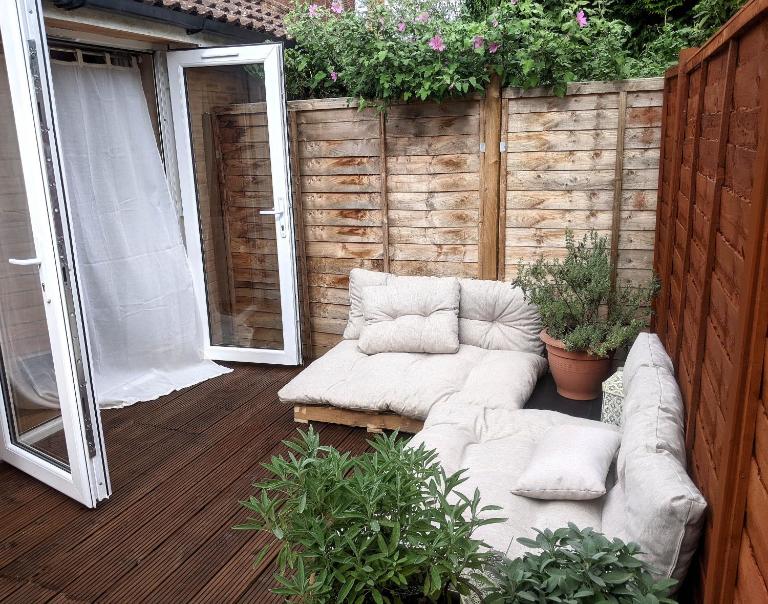 Garden Studio Annex w/free parking - B&B Hemel Hempstead
