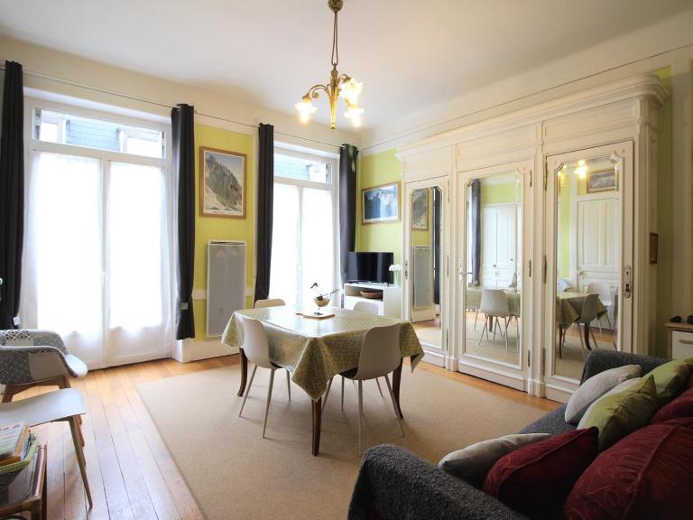 Studio 2* Hyper-Centre avec Balcon et WiFi - FR-1-608-69 - B&B Le Mont-Dore