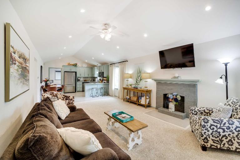 Tulsa Vacation Home ~ 3 Mi to Downtown - B&B Tulsa