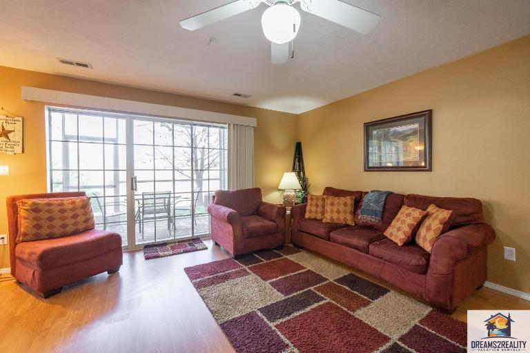 2BR Condo - King Beds - Near The 76 Strip - Stairs Required - FREE TICKETS INCLUDED - CH1-1 - B&B Branson