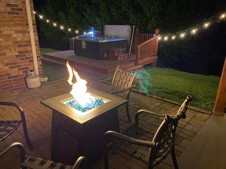 4BR Walk-in - Pool Table - Fire Pit - FREE TICKETS INCLUDED - DV164 - Bed and Breakfast Branson