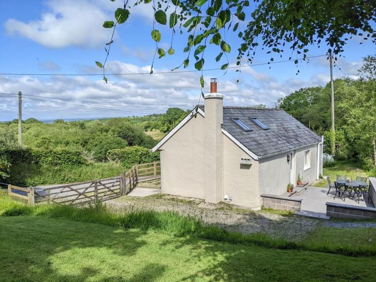 Tranquil 1 bedroom cottage 15 mins drive to sea - B&B Mydroilin