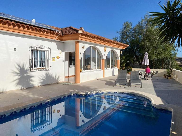 Veronica Villa - Bed and Breakfast Partaloa