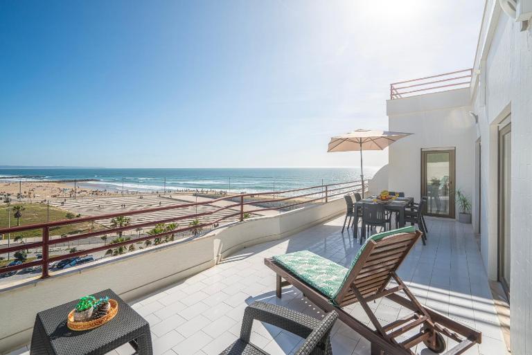 Costa Beach Apartment by The Portuguese Butler - B&B Costa de Caparica
