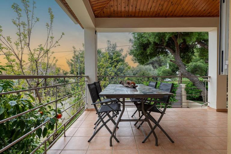 cosy house near the airport and the beach - B&B Limín Mesoyaías