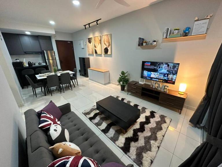 Inspirasi Mont Kiara 3 Rooms Balcony Free WIFI & Carpark By The Homez - Bed and Breakfast Kuala Lumpur