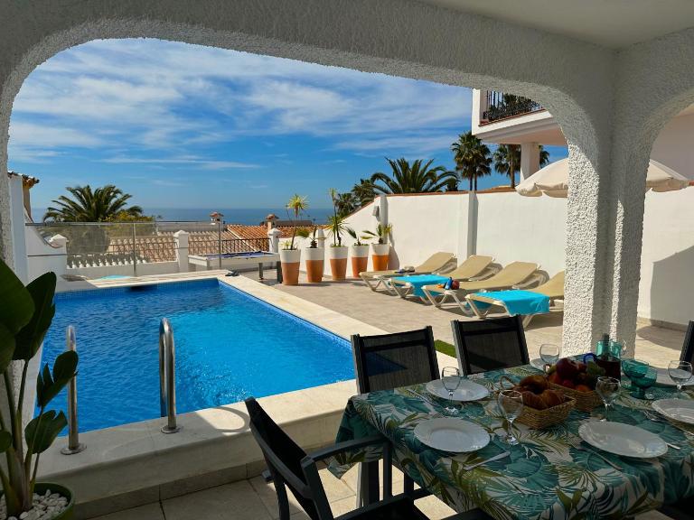 Nerja Paradise Rentals - Villa Dos Ardillas - B&B Nerja