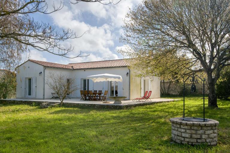 Villa PIERROT avec grand jardin arboré, proche du port et des restaurants - B&B La Flotte