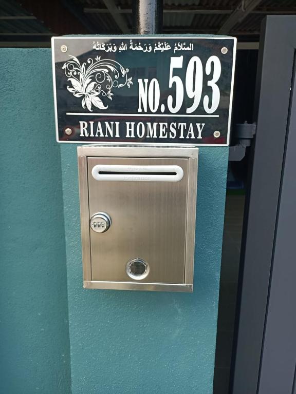 RIANI HOMESTAY - Bed and Breakfast Kerteh