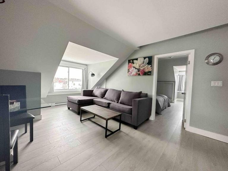 Unique modern luxury 2 bedroom apartment rental - B&B Chapleau