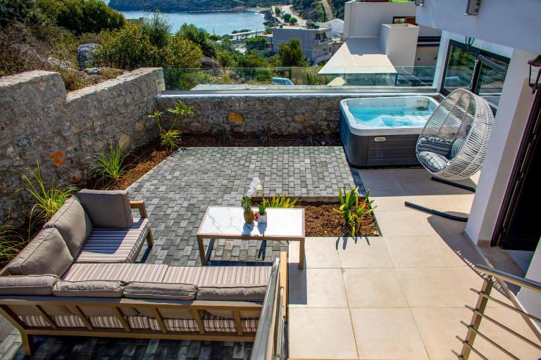 Beach Walk Luxury Suites - Bed and Breakfast Agios Nikolaos