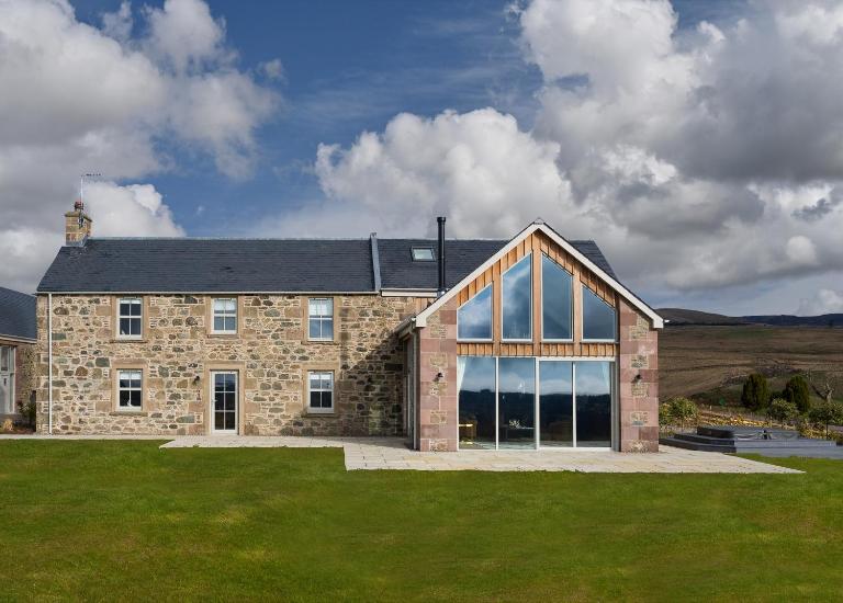 Kipney Farmhouse with hot tub - Bed and Breakfast Perth