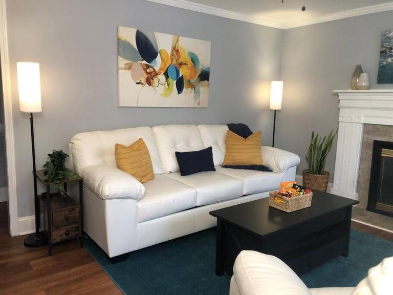 Beautiful Farmhouse near Atlanta's Airport! - B&B Atlanta