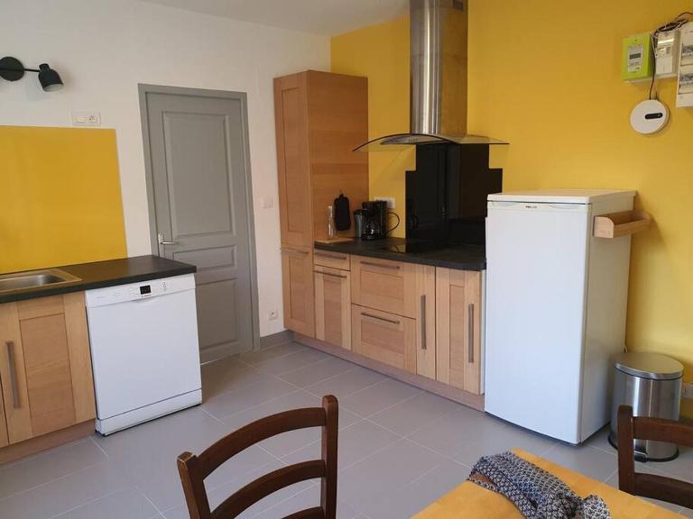 Le Tournesol, Appartement T1 bis - Ferienwohnung Héricourt