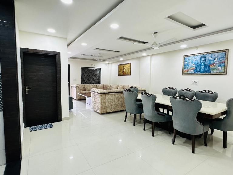 Spacious 5 BR penthouse - B&B Rishīkesh