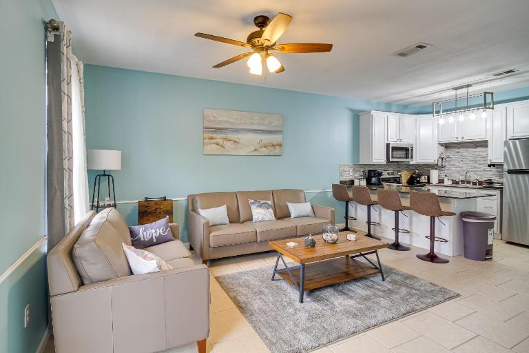 Walk to Beach: Gulfport Retreat w/ Patio - B&B Gulfport