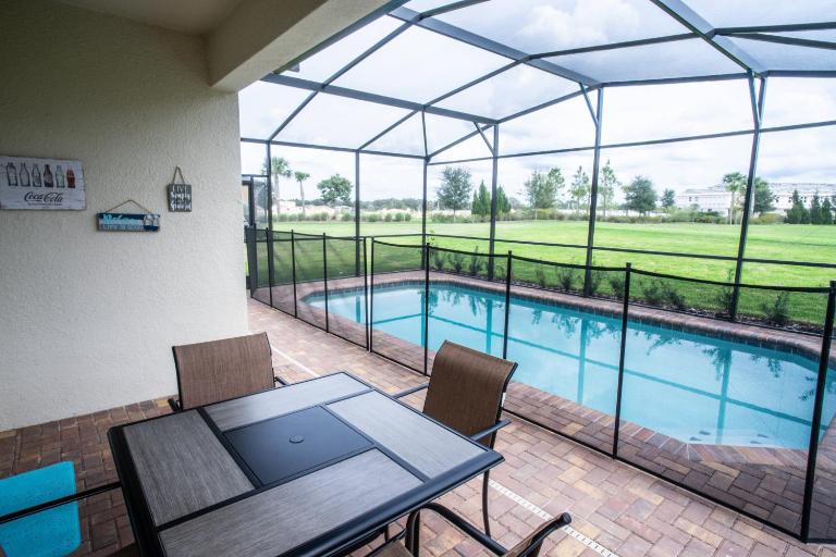 5521 Modern Villa wpool at Solterra - Chambres d'hôtes Davenport