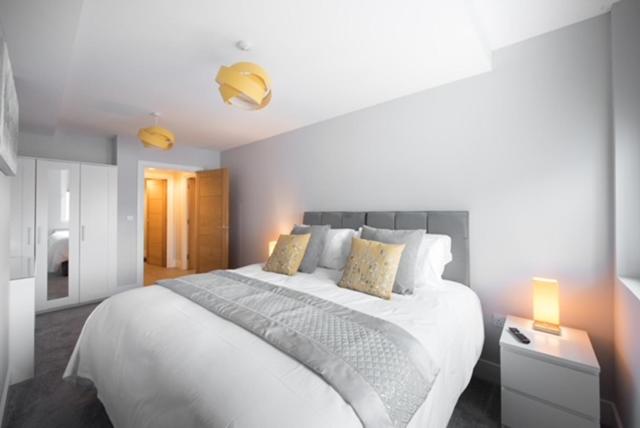 S/KING BED ONE BEDROOM FLAT - Chambres d'hôtes Brentwood