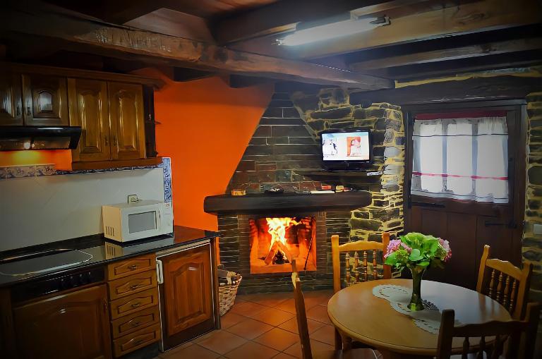 Casa Freixe Apartamentos Rurales - B&B Santa Eulalia