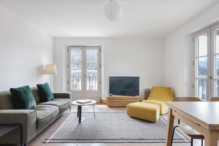 Conseil B - Chic 2BR City Center Apartment - Free Parking & Mountain View - By Cozee Rentals - Bed and Breakfast Saint-Gervais-les-Bains