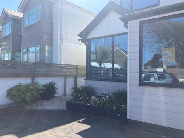 The Salt Box- Lovely refurbished annexe, free parking, walk to Porth beach. - Chambres d'hôtes Saint Columb Minor